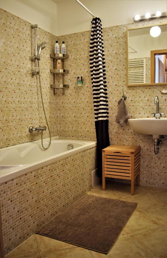 Cosy Apartment In Budapest Downtown With Free Garage Parking Luaran gambar